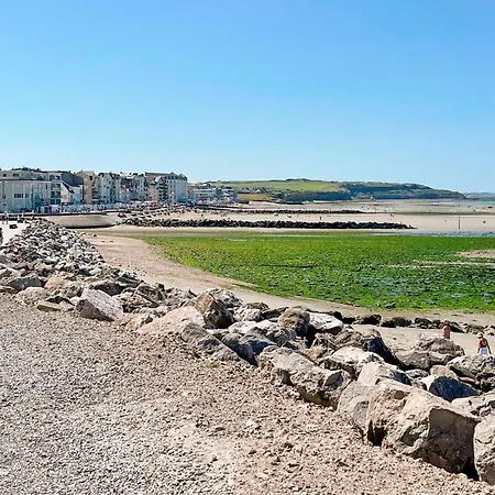 Gorgeous In St Omer With Wifi 펜션