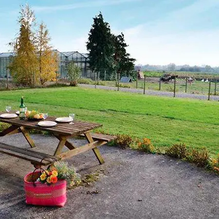 Gorgeous In St Omer With Wifi 펜션